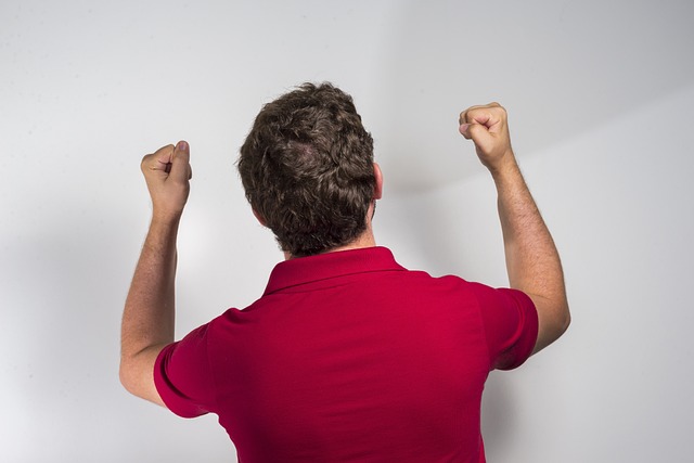 步行者篮网冲突！沃特福德怒推内姆哈德被驱逐，特纳为队友出头.